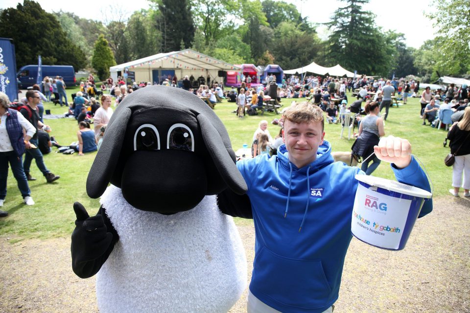 Imgi 79 Student Association members Aidan Connolly and Jack Tierney aka Shaun the sheep 2048x1365